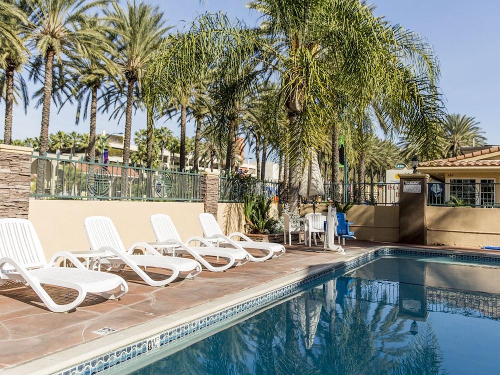 Anaheim Islander Inn And Suites Near Park And Convention Center Εξωτερικό φωτογραφία