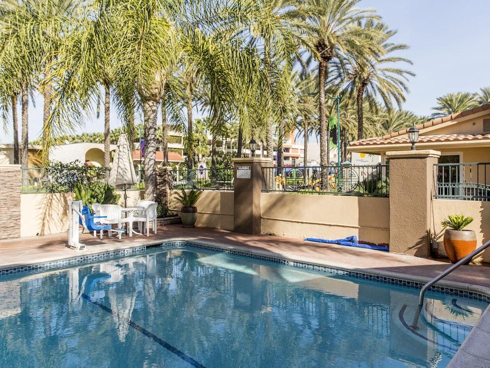 Anaheim Islander Inn And Suites Near Park And Convention Center Εξωτερικό φωτογραφία