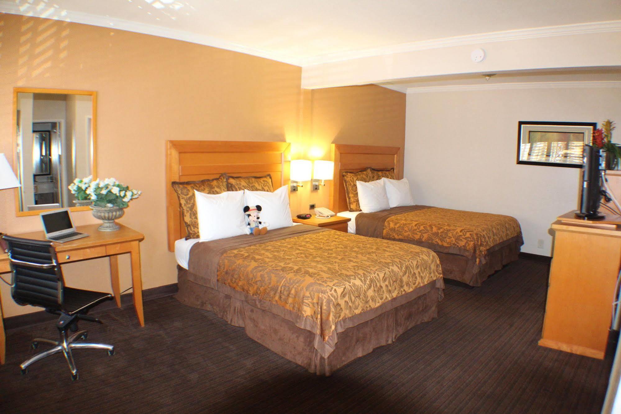 Anaheim Islander Inn And Suites Near Park And Convention Center Εξωτερικό φωτογραφία