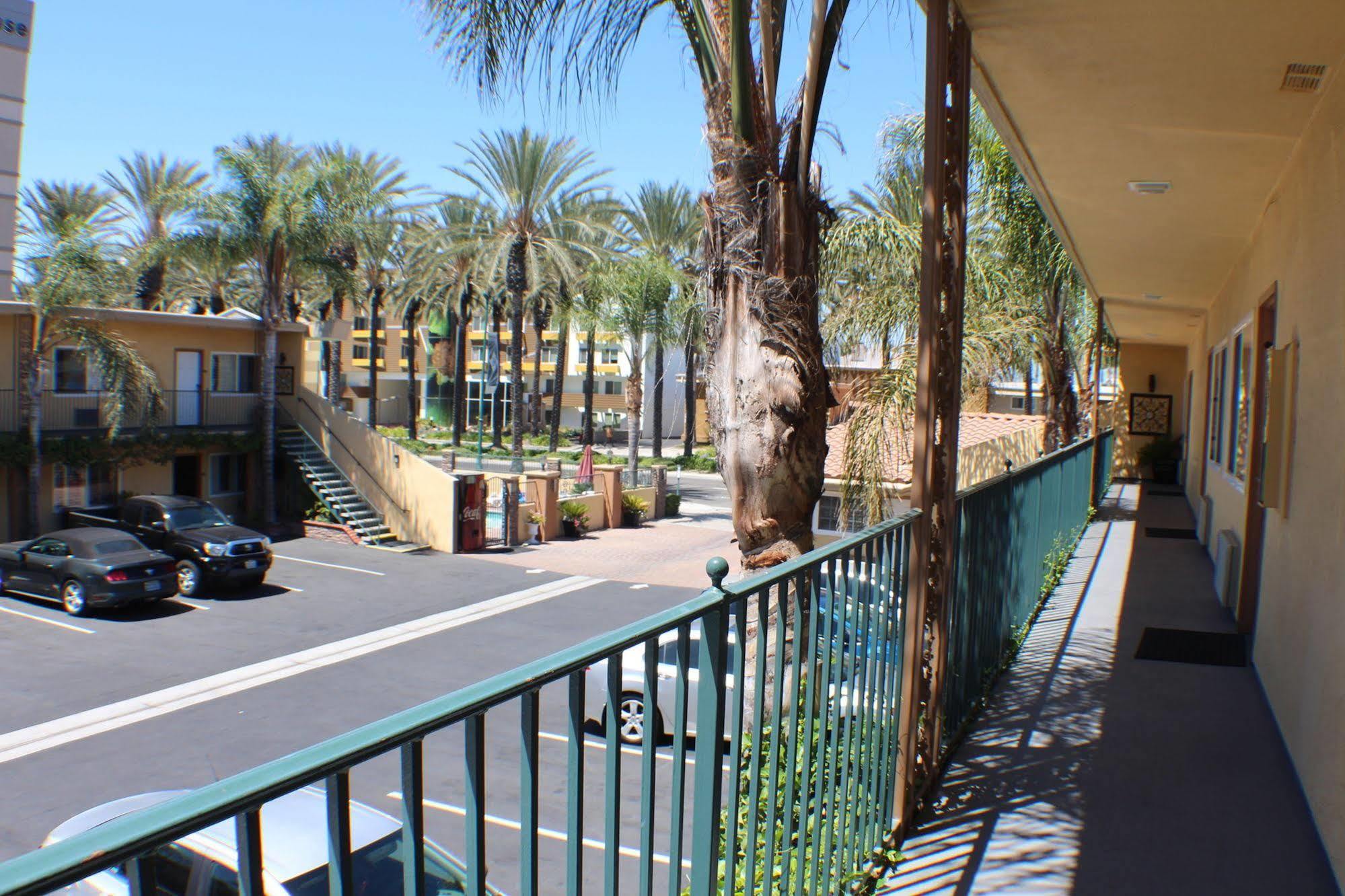 Anaheim Islander Inn And Suites Near Park And Convention Center Εξωτερικό φωτογραφία